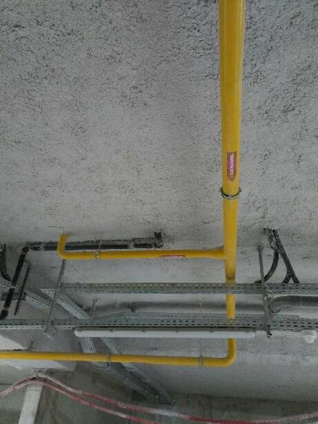 Installation arrivée de gaz posées par GRDF dans un immeuble à Marseille