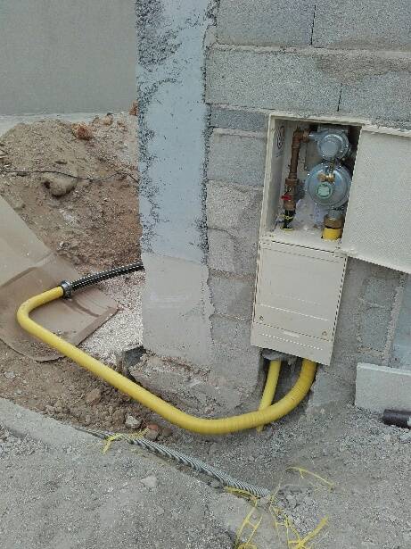 Pose d'une colonne montante en gaine pour immeuble collectif à Marseille